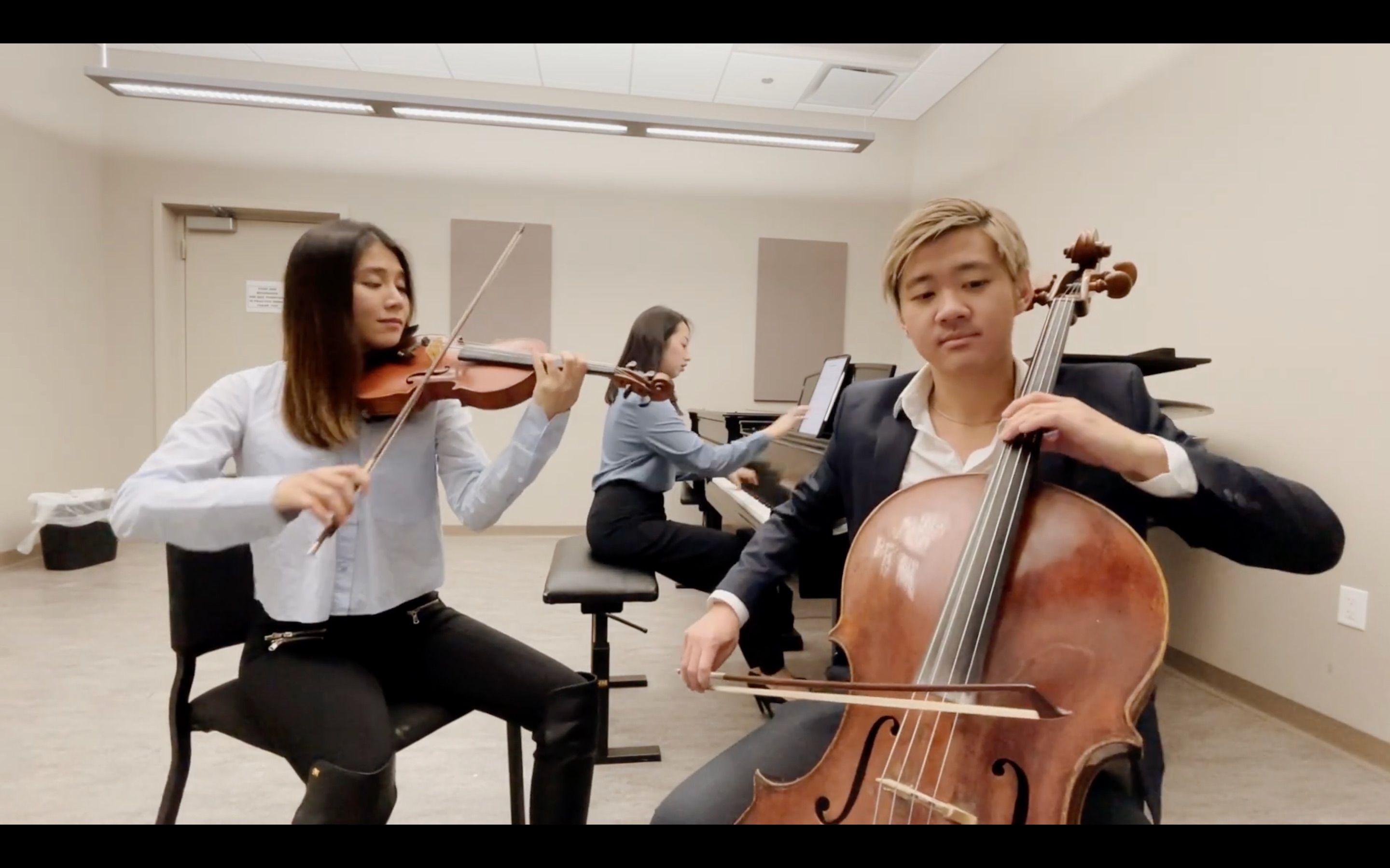 [图]【itsAmanda!】华灯初上插曲 - 雨夜花 钢琴三重奏⎪ Rainy Night Flower Piano Trio Cover