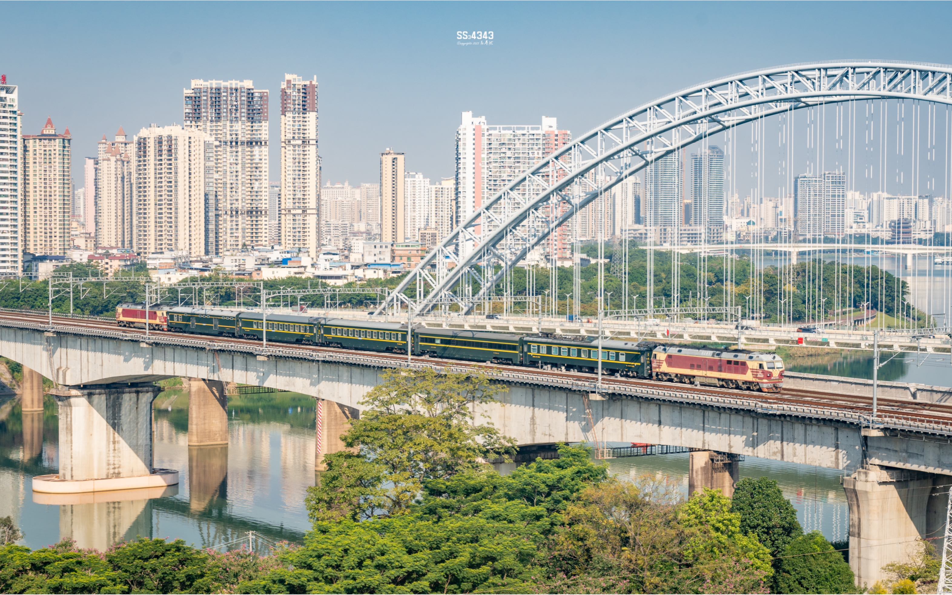 防东铁路联调联试列车55582次返回南宁