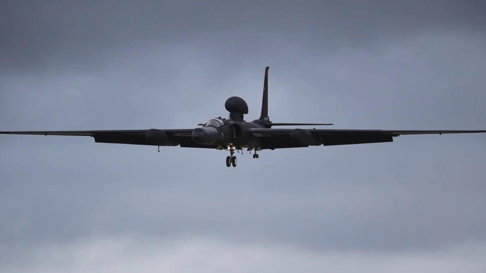 美国-u2侦察机和b2幽灵轰炸机飞行