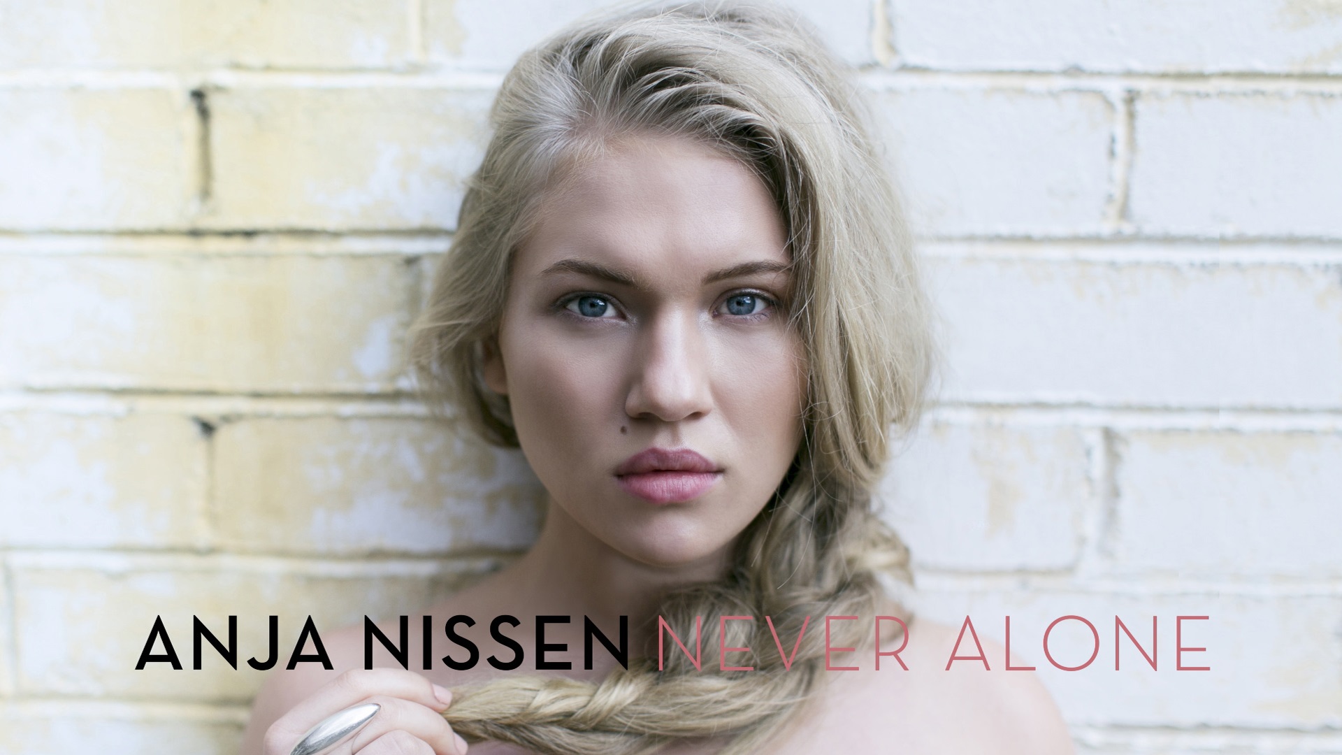 [图]Never Alone - Anja Nissen