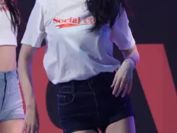 Télécharger la video: 申智珉 (JiMin) Like a Cat _180623 AOA Fancam