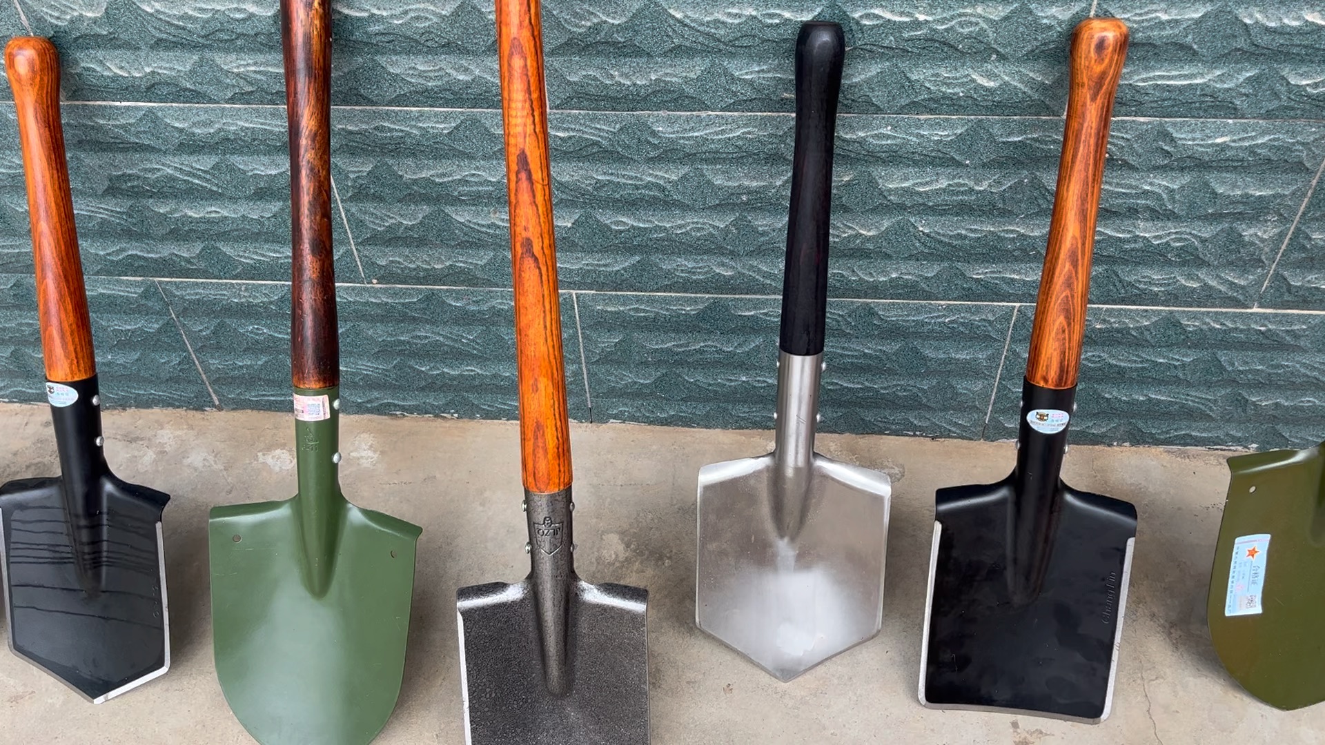 这几款工兵铲木把碳化的感觉还不错,你也试试吧#205工兵铲 #工兵铲