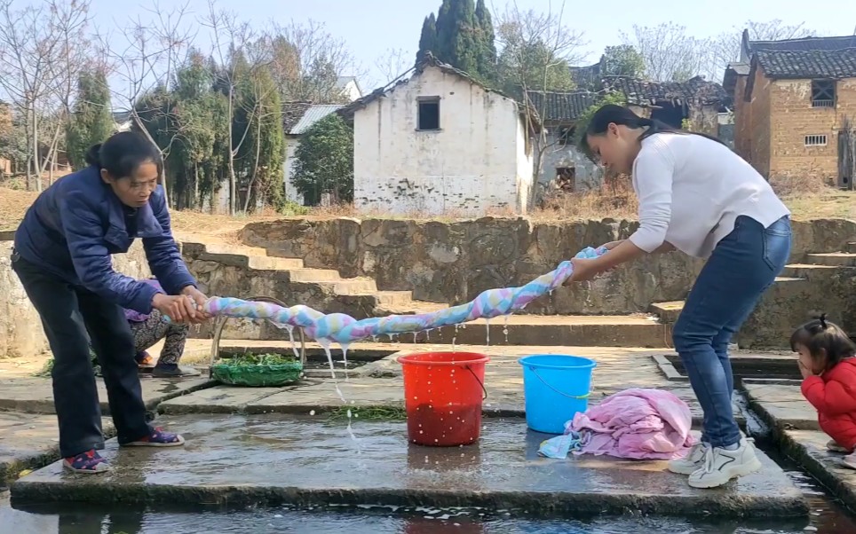 [图]在乡下生活，我是这样洗衣服的，永不褪色的老家记忆，感觉真好