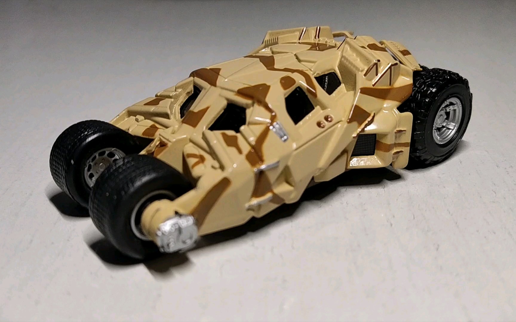 『hotwheels』风火轮 1:50 黑暗骑士蝙蝠车迷彩版