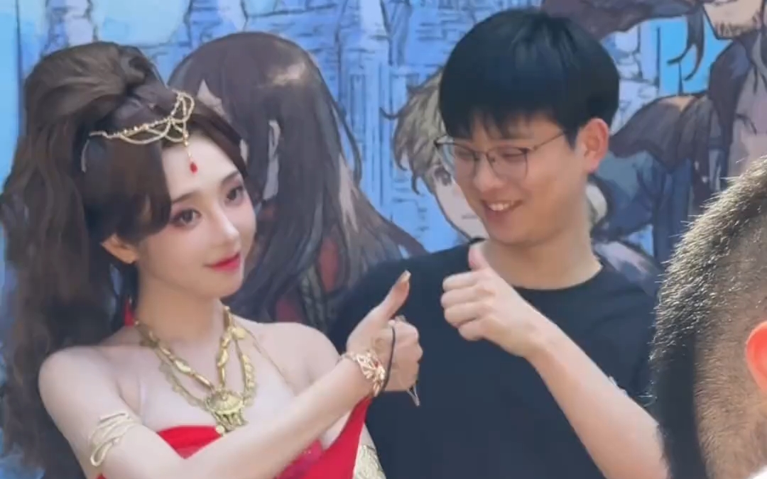 走路摇#腰真的好细啊!被马赛克封印的颜值
