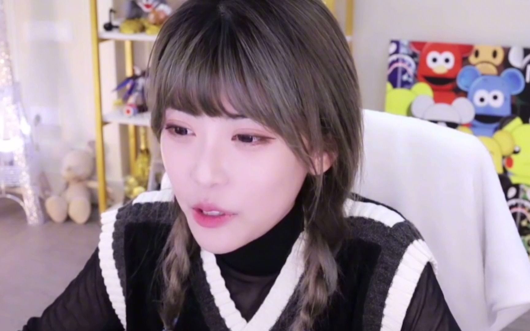 茄子:周淑怡好像日本女明星啊,水友:一模一样!