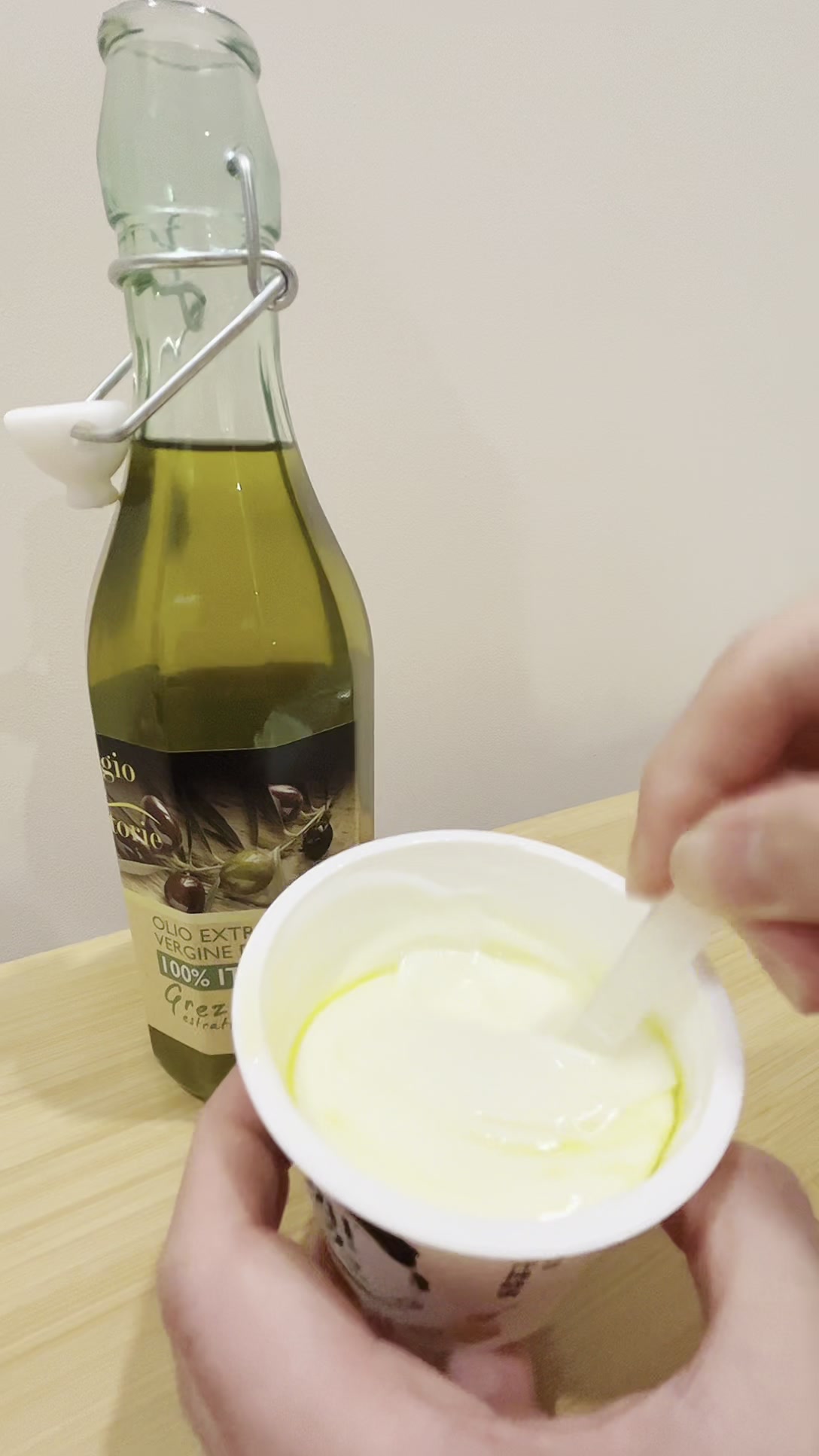 推荐大家一个抗炎吃法,特级初榨橄榄油拌酸奶,健康又美味