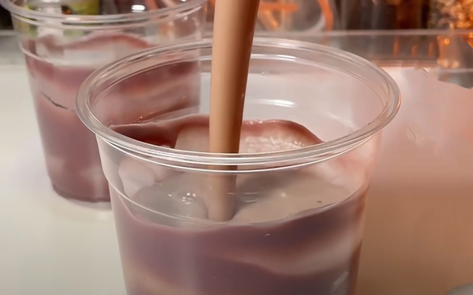 红豆牛乳茶～一到冬天就爱喝这个!香甜软糯!