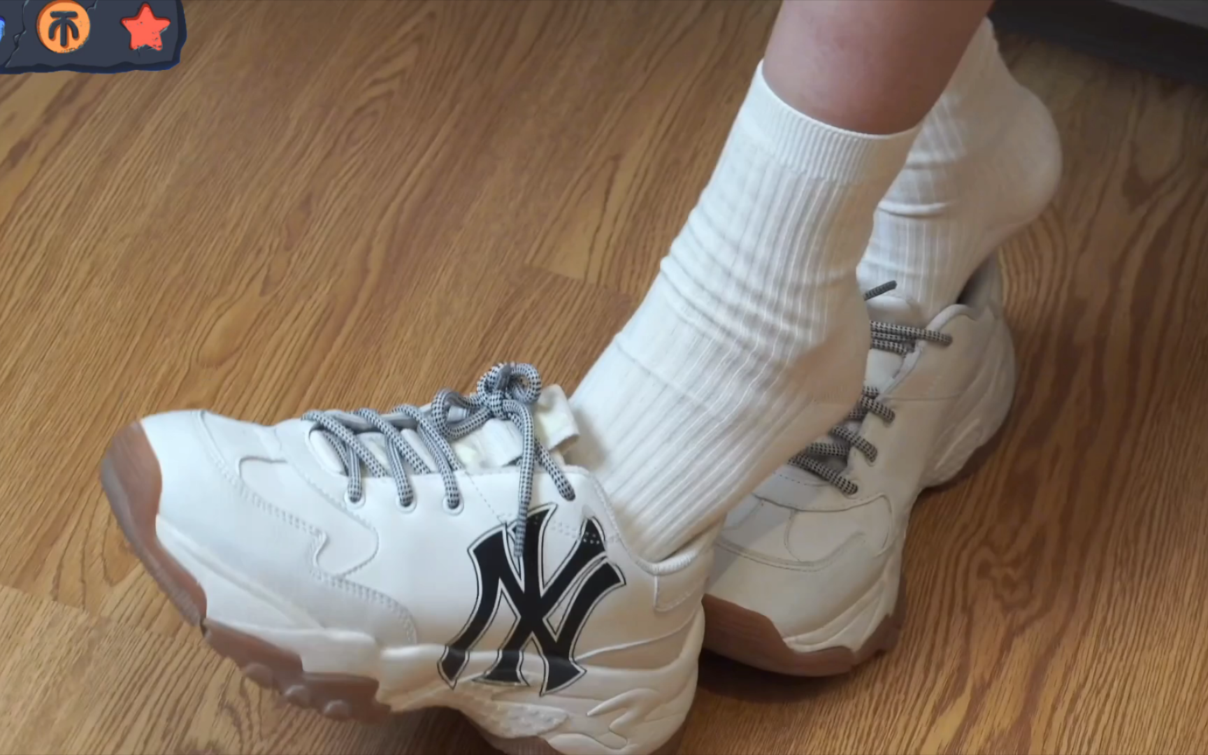 极品小姐姐的小白袜诱惑