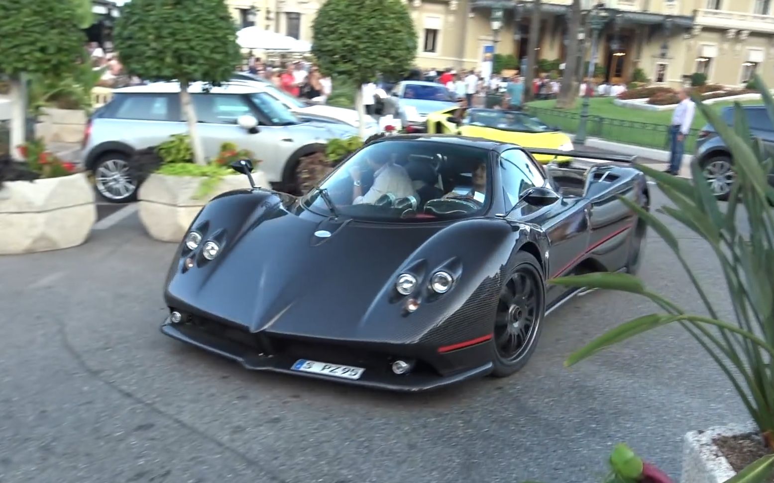 阿拉伯土豪们的各种豪车已经占领了摩纳哥和戛纳街头