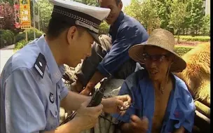 Tải video: 感动千万网友最真实的声音“往前看”：“福贵”大爷淡淡地活着，笑着面对惨淡的人生