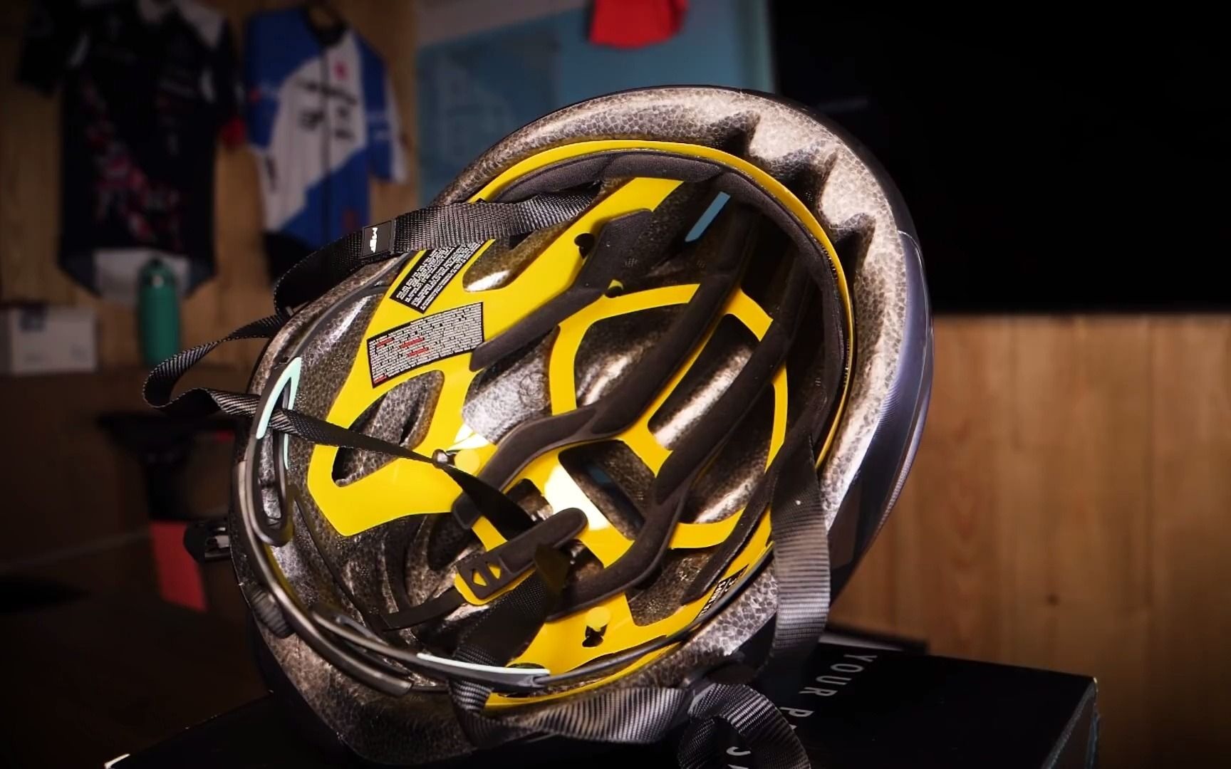 met mantamips公路气动头盔开箱,gtn搬运_哔哩哔哩_bilibili