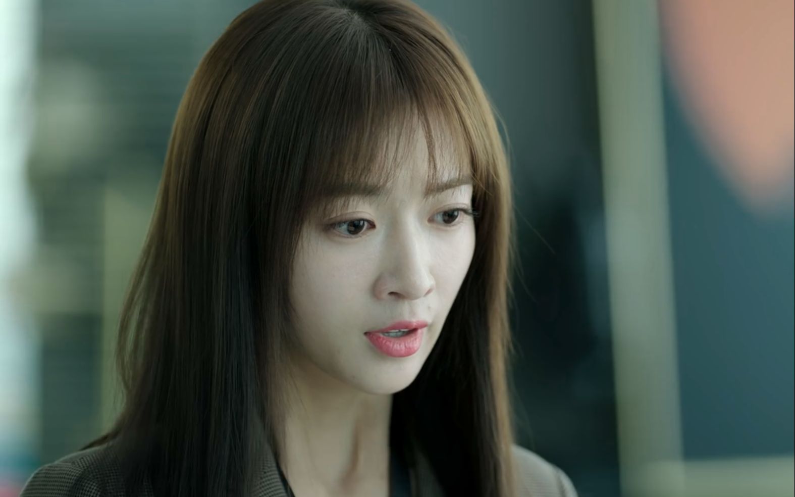 《正青春》殷桃气场十足获赞,成全剧焦点,吴谨言干瞪眼再次被喷