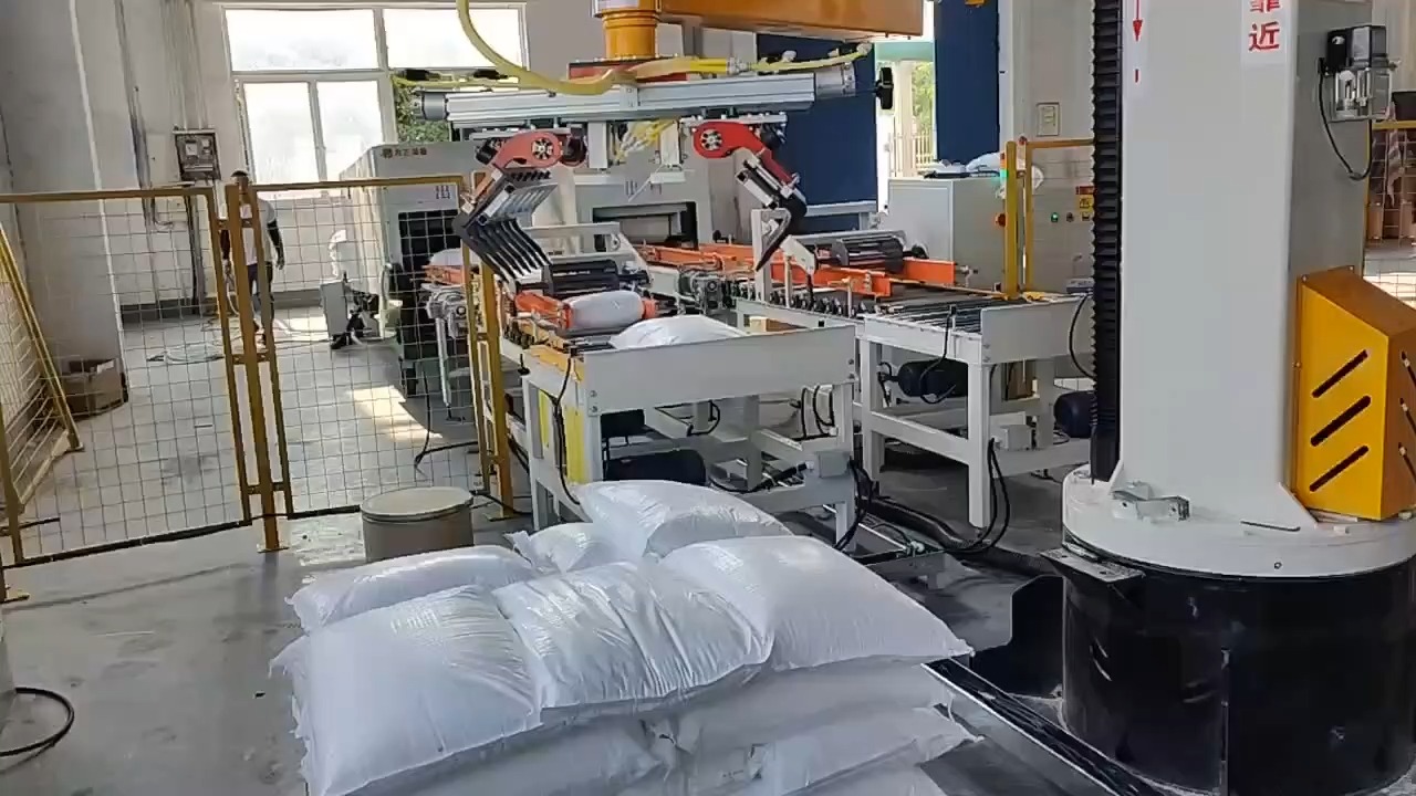 饲料麸皮小型立柱码垛机器人占地面积小