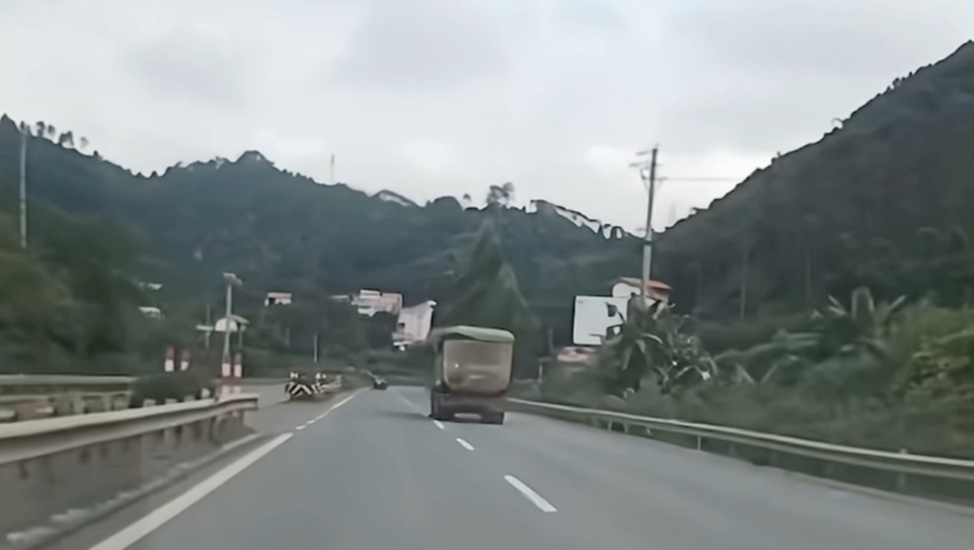 两 广 牛 马 之 歌