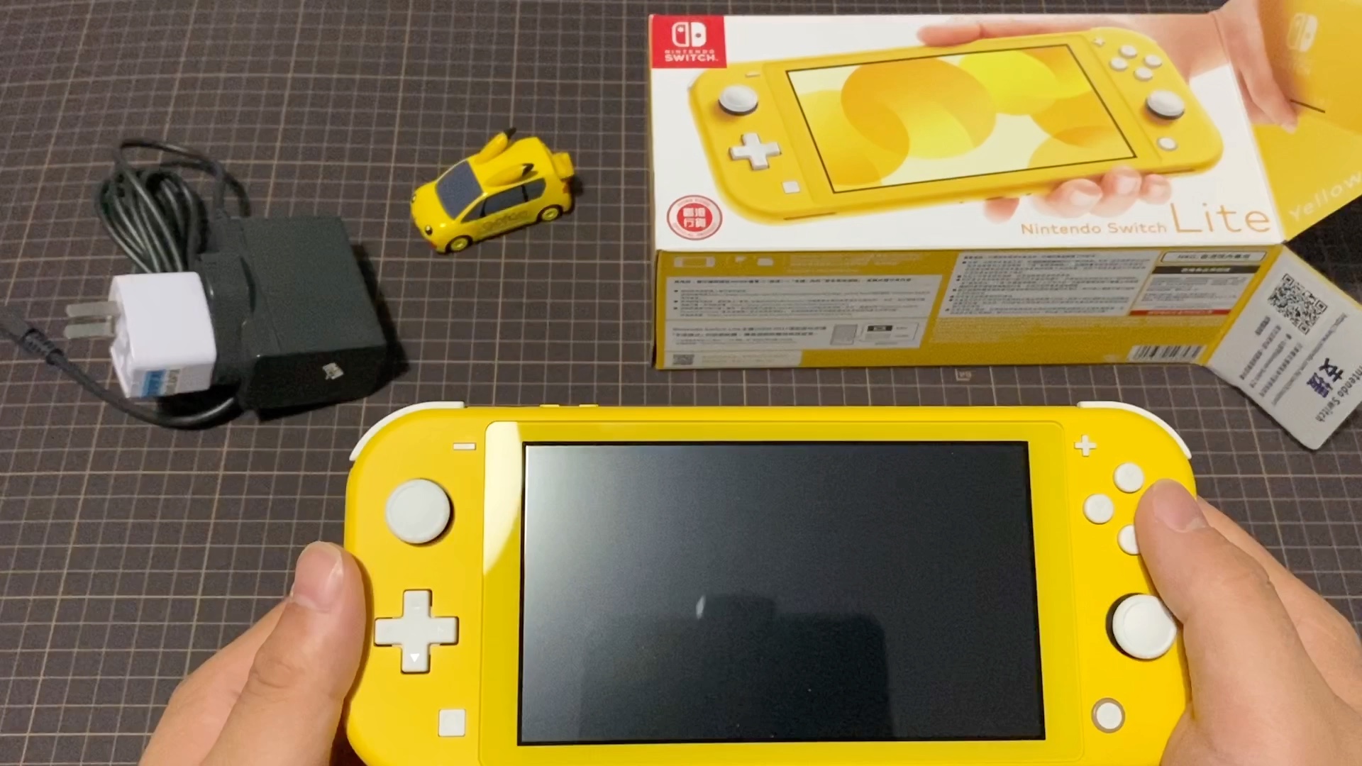 任天堂 switch lite 简单开箱,手感真棒!