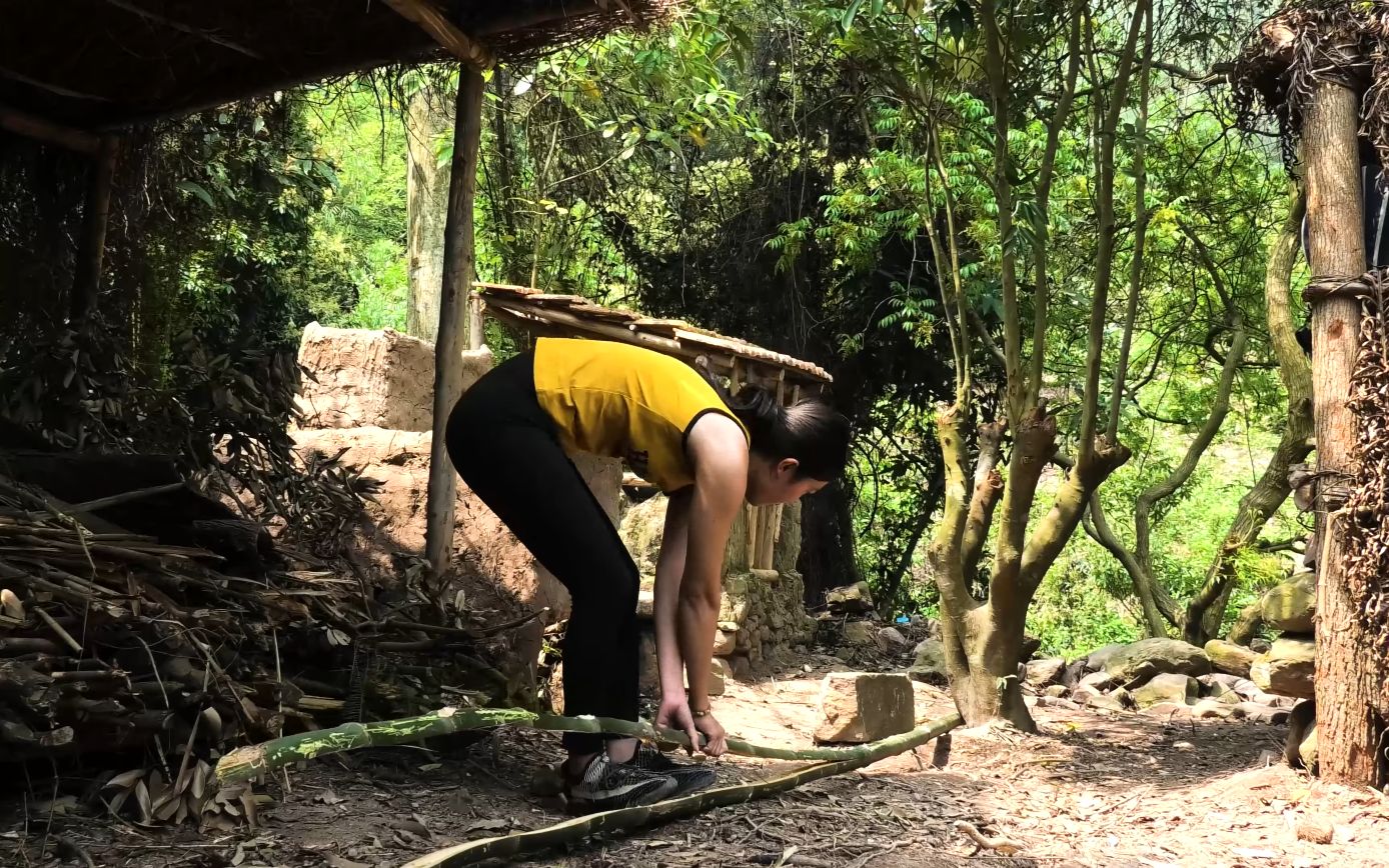 【女性野外生存技能】在森林中建造一个蔬菜种植大棚