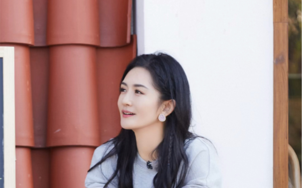 谢娜既是吴宣仪师父,又是她徒弟,还是她师姐