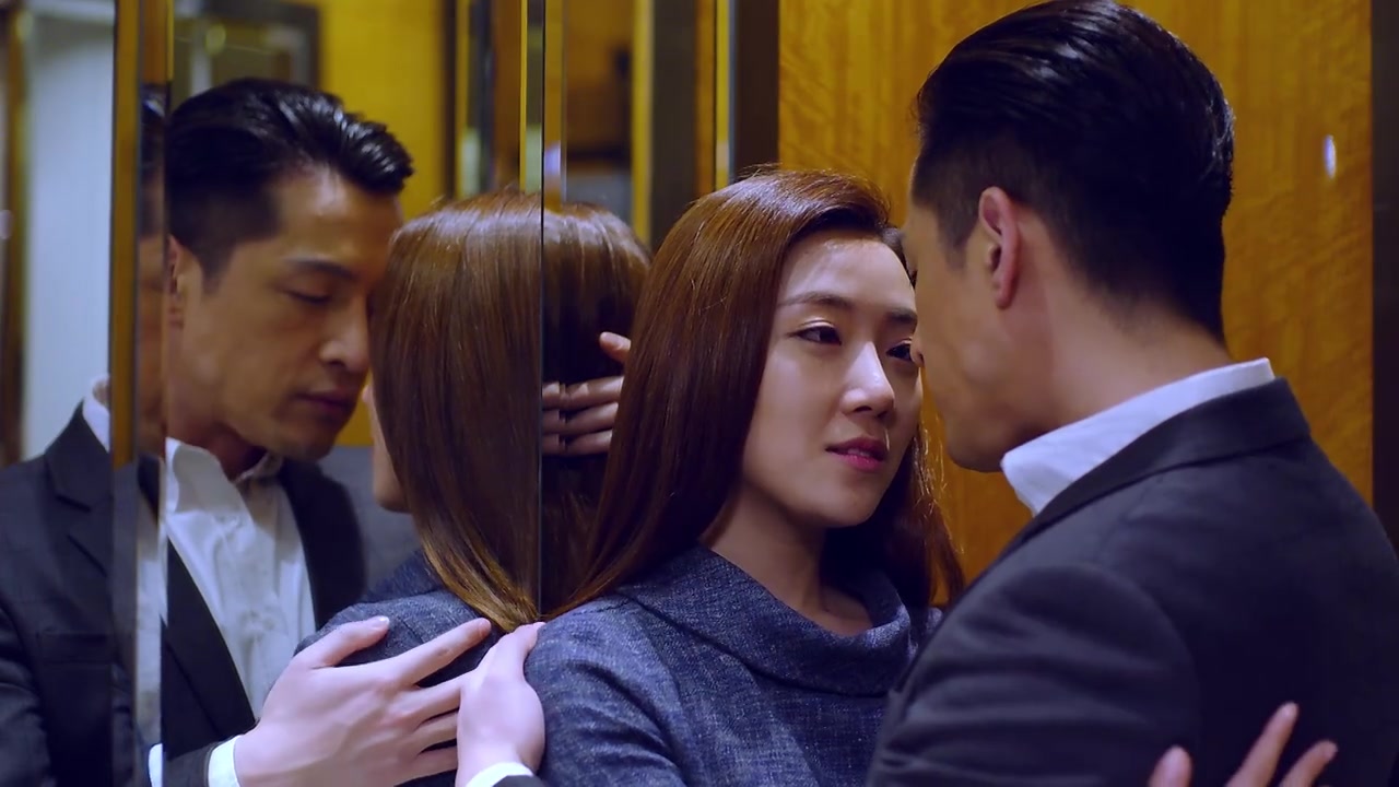 【胡歌菅纫姿】郑秋冬罗伊人上演电梯之吻