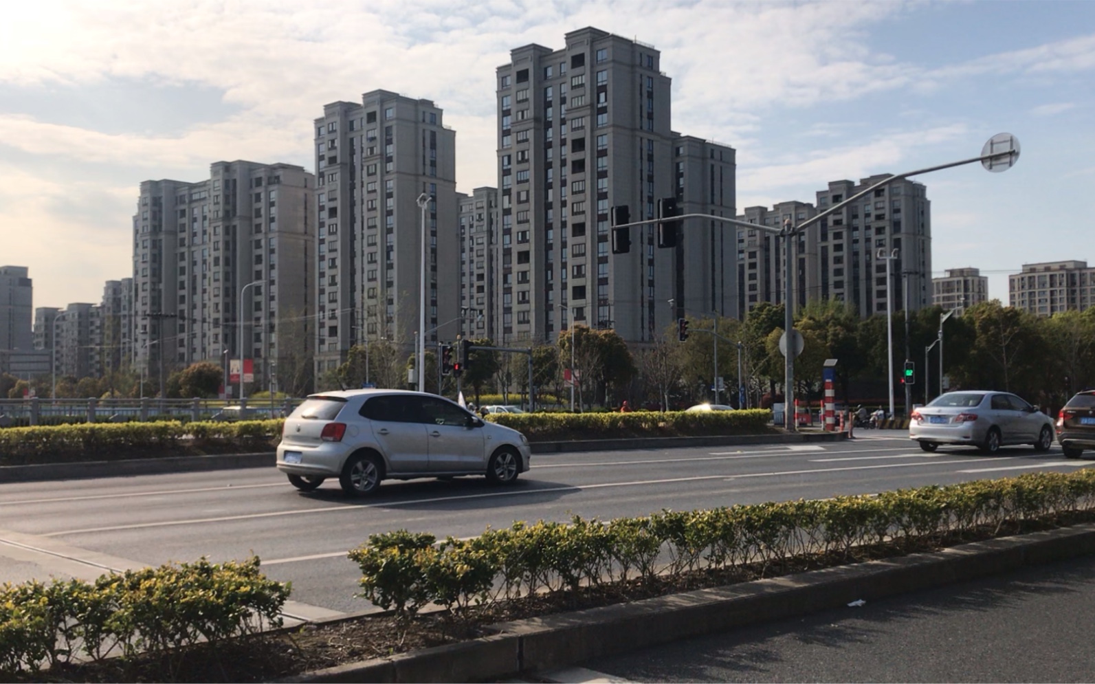 上海街景(川沙路,虹桥港中桥)