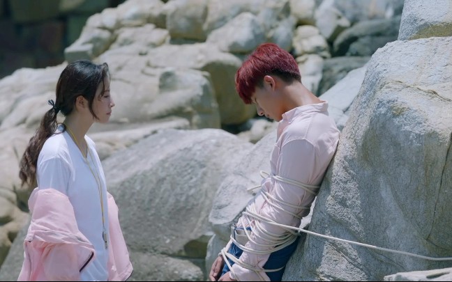 039.美女一觉醒来,发现帅哥被捆绑