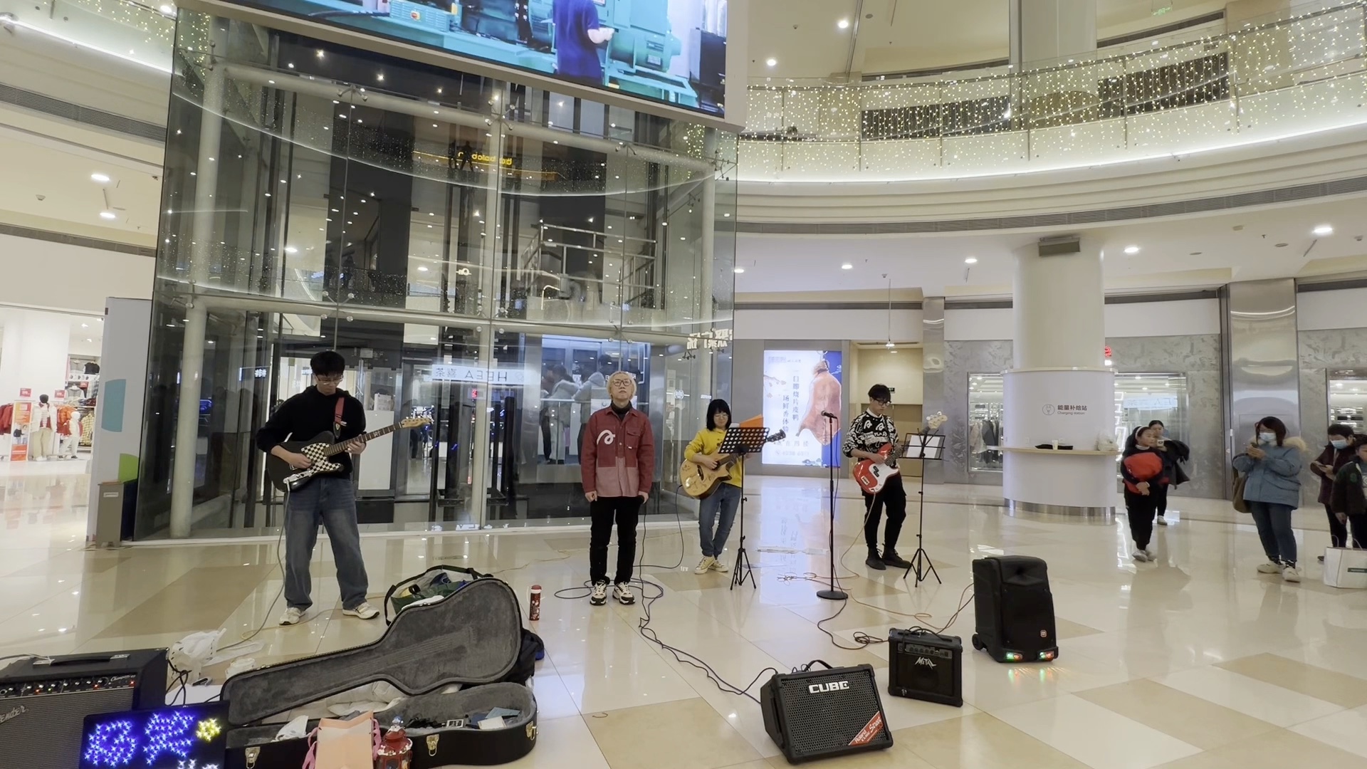 五月天 知足 乐团版 苏州海绵宝宝乐团 商场路演 吉他弹唱 just love