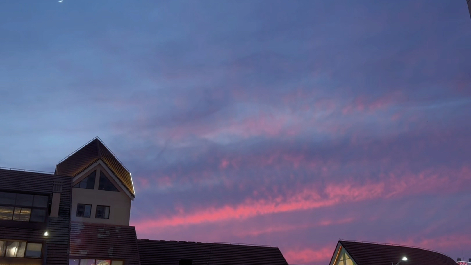 端午节的傍晚看到了浪漫云霞,这是天空的温柔与诗意吧