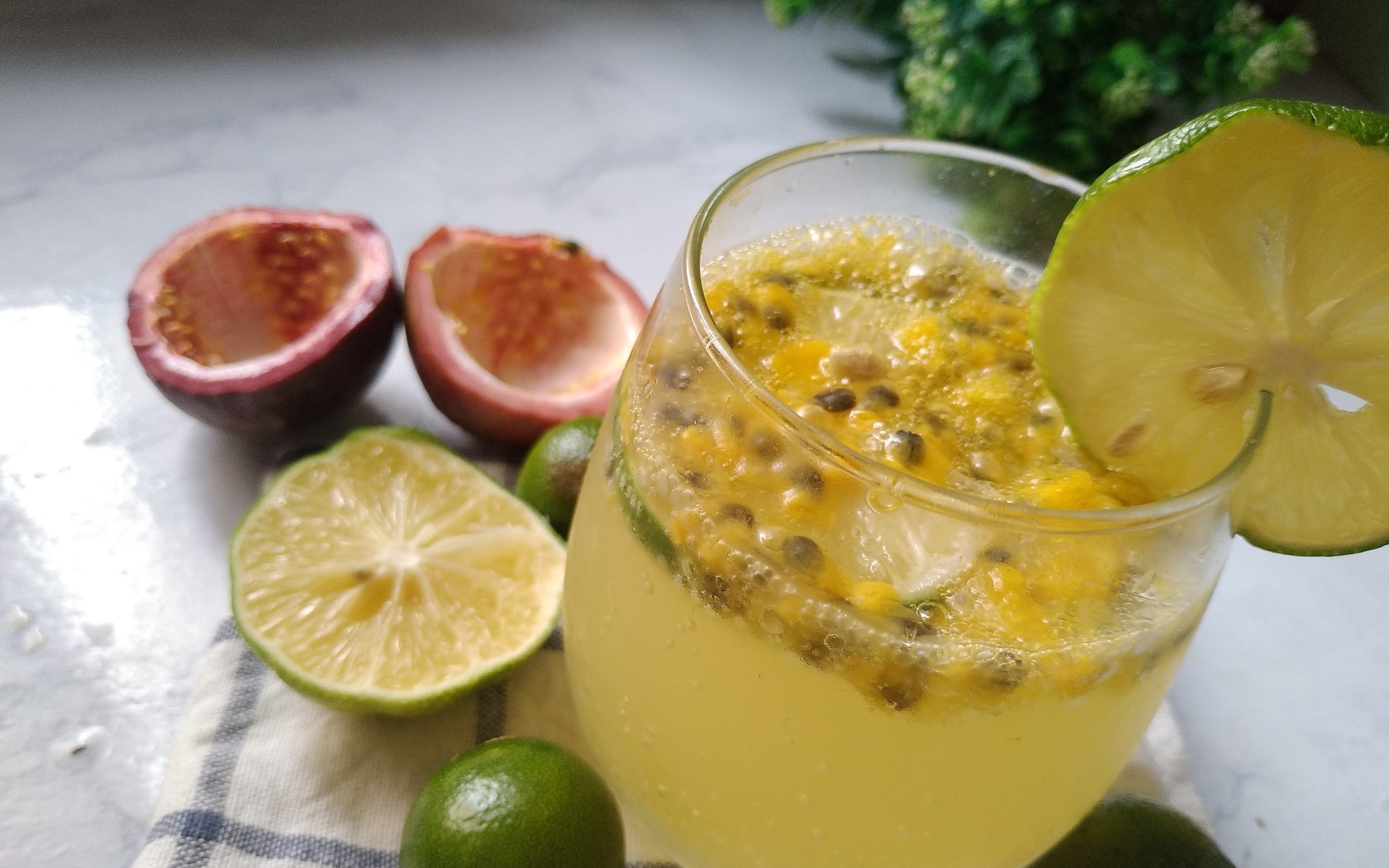 活动作品夏天来一杯沁凉的青柠百香果特饮吧