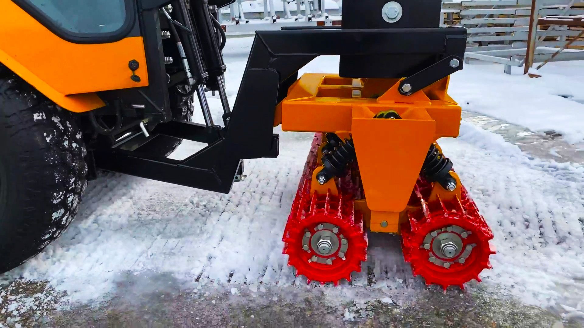 不可思议的路面破冰机,滚一滚就能破碎路面冰层,什么原理?