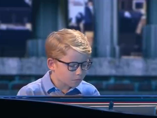 酷似雅各布·特瑞布雷的小男孩演奏肖邦《小狗圆舞曲》「荷兰儿童才艺