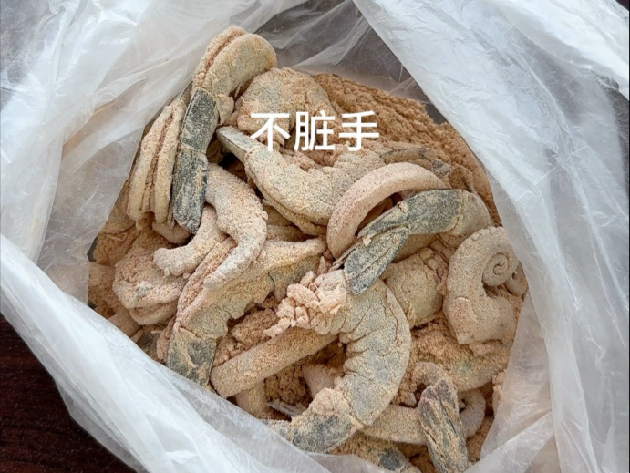 冬天怎么少的了一锅热气腾腾的煲仔饭，还炸了点小海鲜，简单又好吃！