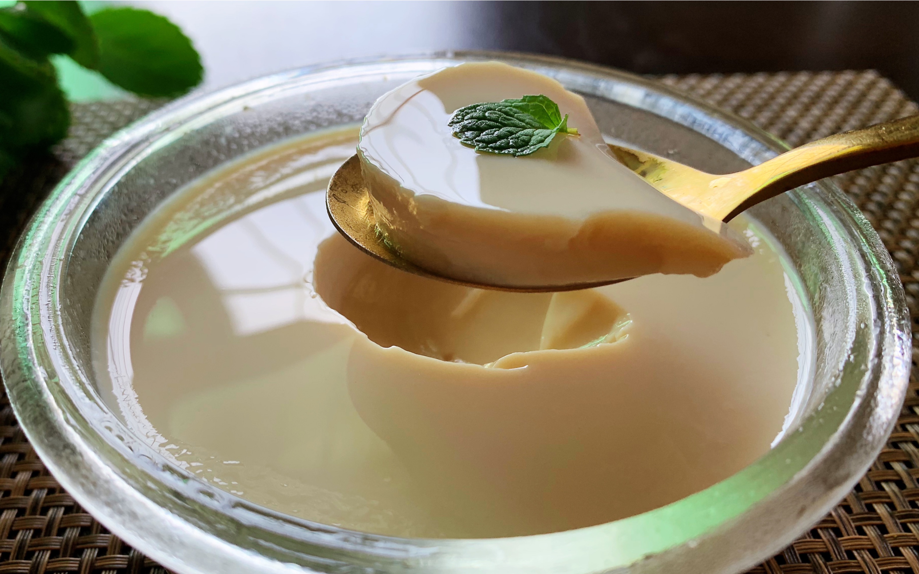 冰凉超滑嫩爽口的红茶奶冻,做法简单零失败,夏季必备甜品9895