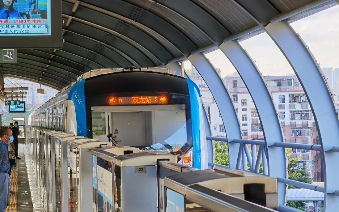 深圳地铁3号线田贝站进站中车长客03b4306