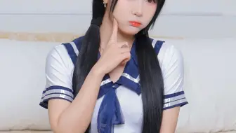 Bomi小姐姐的经典JK百褶裙穿搭