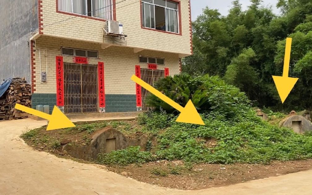 [图]大伯花80万把房子建在坟墓中，专家看了都怕，朋友们这房子能住吗