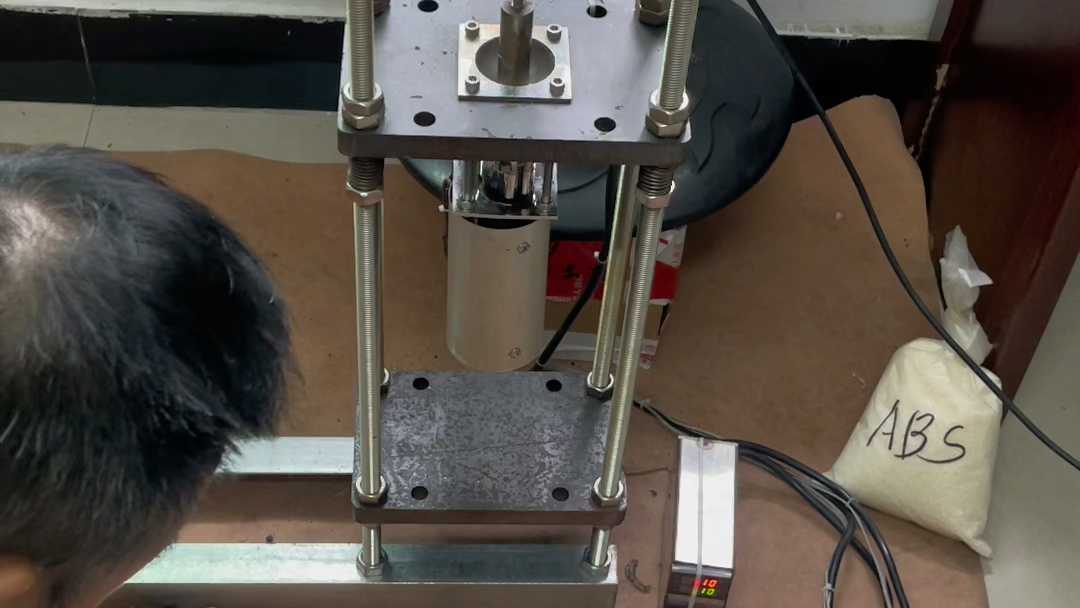 小型微型迷你立式注塑机,全新定制220v 约435w最高温度400度,双段