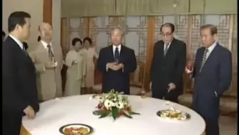 金大中邀请前人青瓦台聚餐，冤家对头共商国是