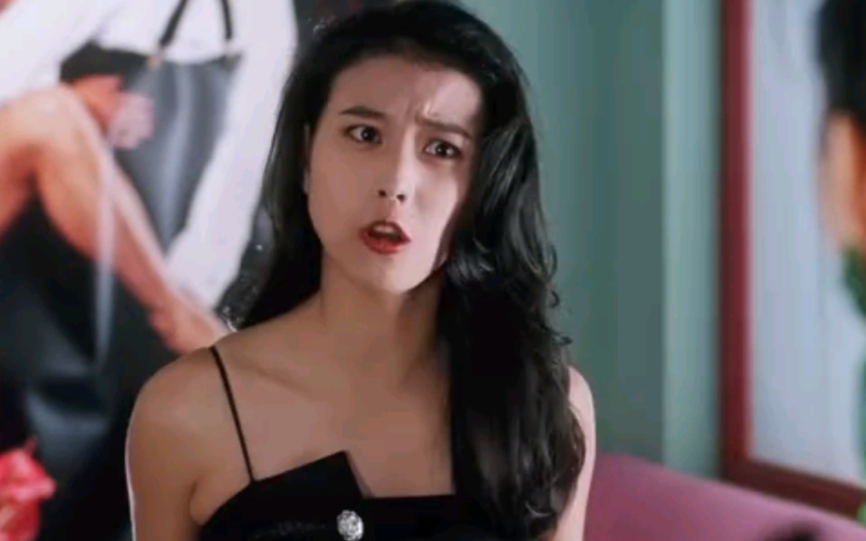 美女反派被星爷爆头坠楼玉陨