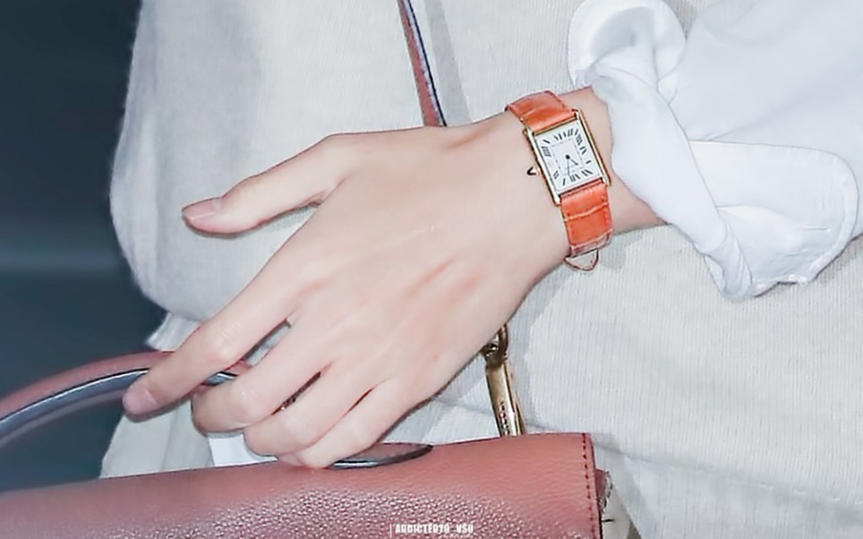 金泰亨真的全身苏点,漂亮的手就是要让所有人都知道!