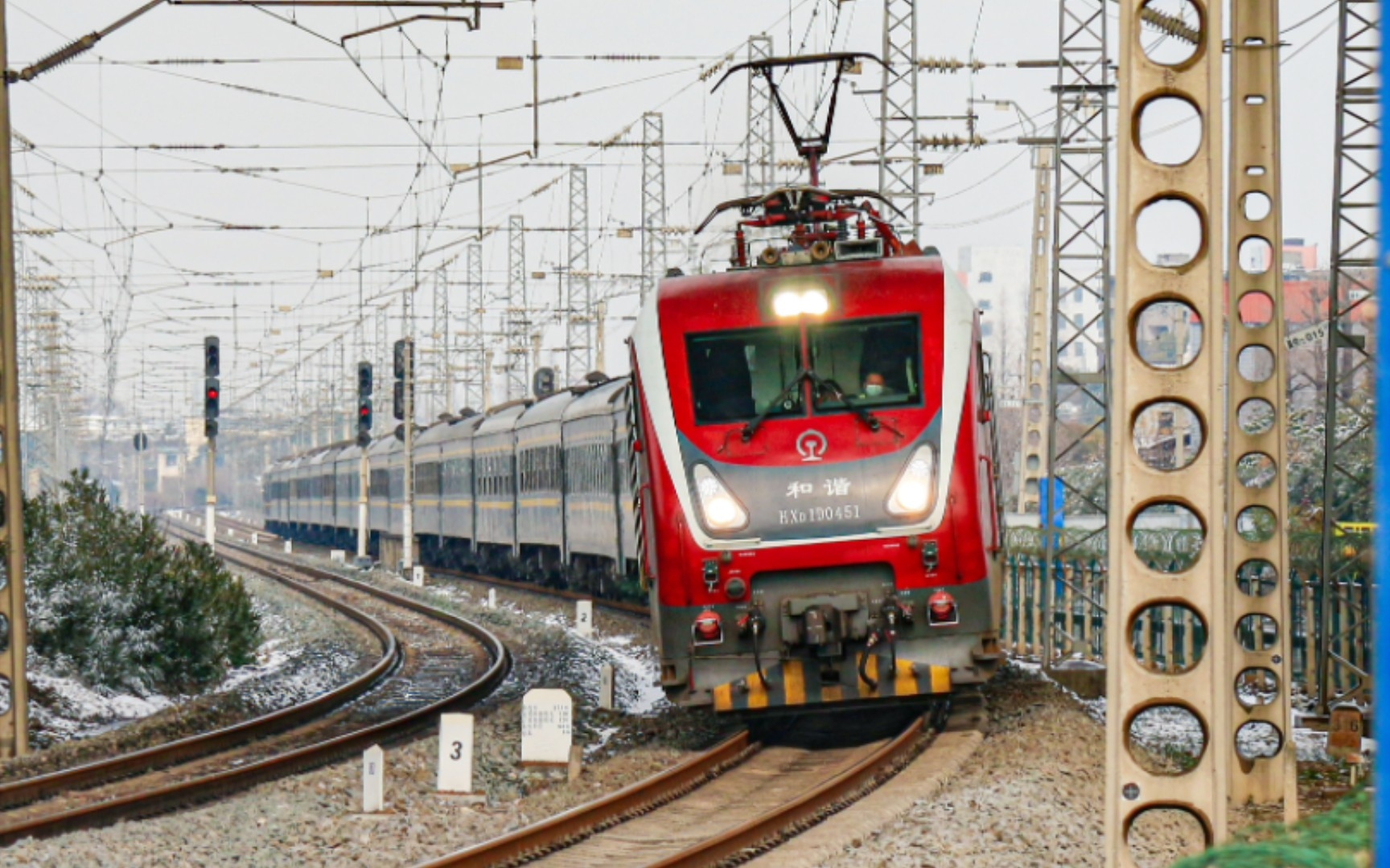 [中国铁路]武局南段hxd1d-0451牵引客车t126 成都西～东莞东