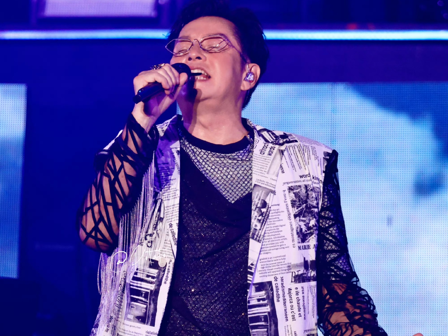 「谭咏麟」武汉演唱会 《卡拉永远ok》哈曼卡顿丝滑转场