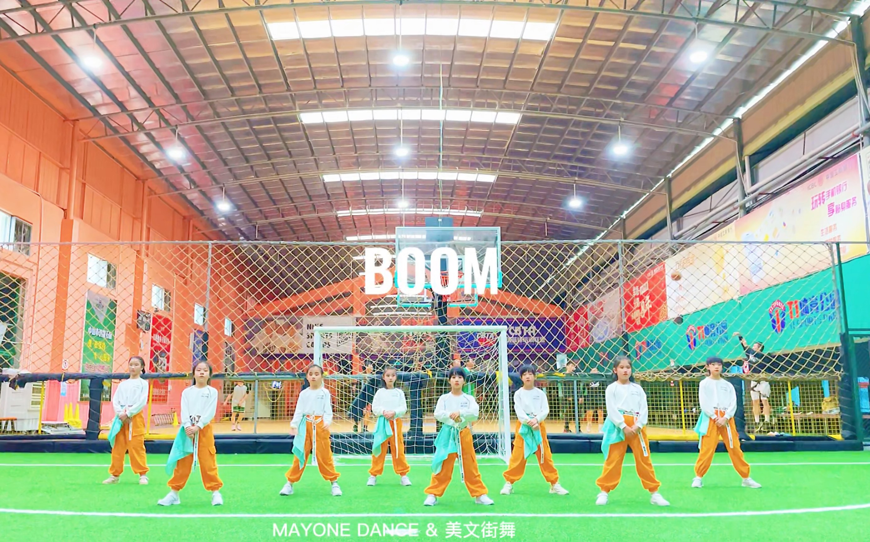 [图]【MOD美文街舞】让开了让开了足球宝贝们来了《BOOM》｜震撼大场面｜超燃开场舞