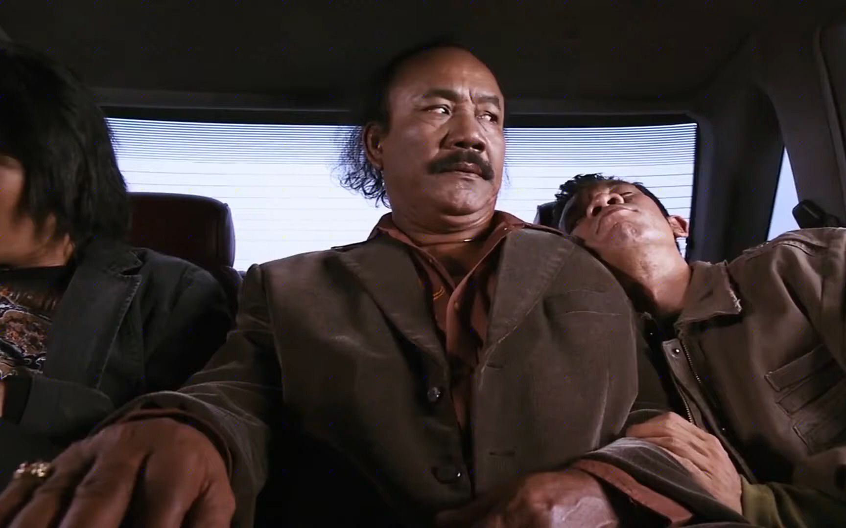 曼谷保镖2:泰國爆笑喜劇片:這位搞笑的黑社會大哥,迟早會被自己傻雕手