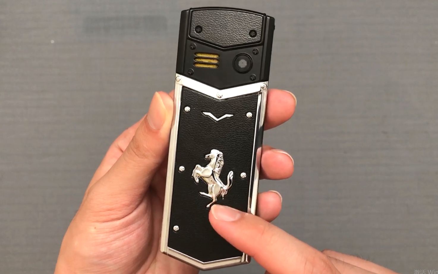 699买到原价69999的法拉利手机上手的一瞬间感觉赚大了