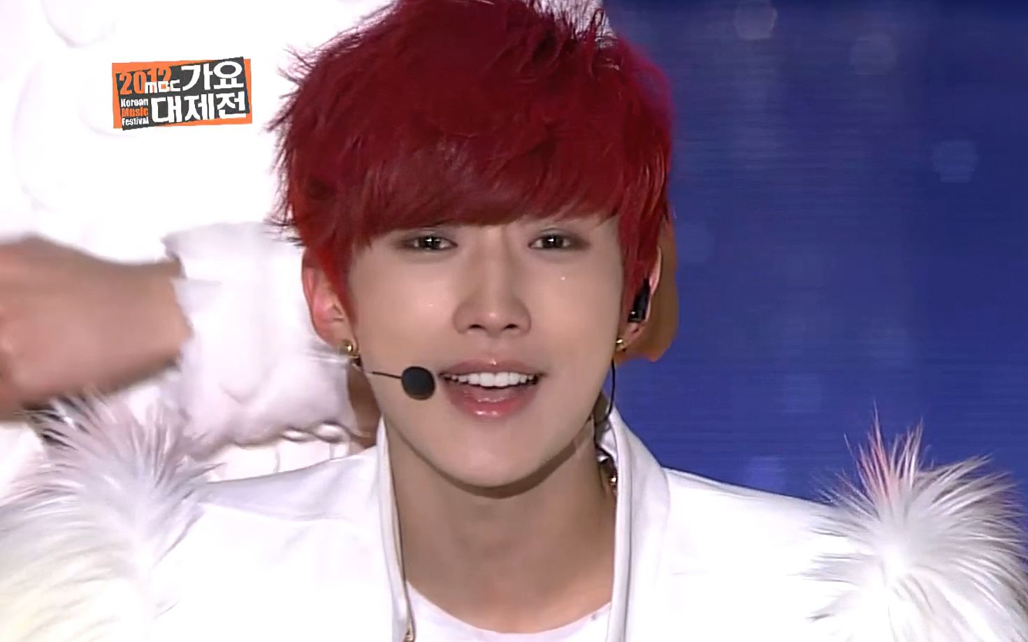 [图]【B1A4】【高清CC中字】121231MBC歌谣大战《Baby good night》+《走过》live现场舞台