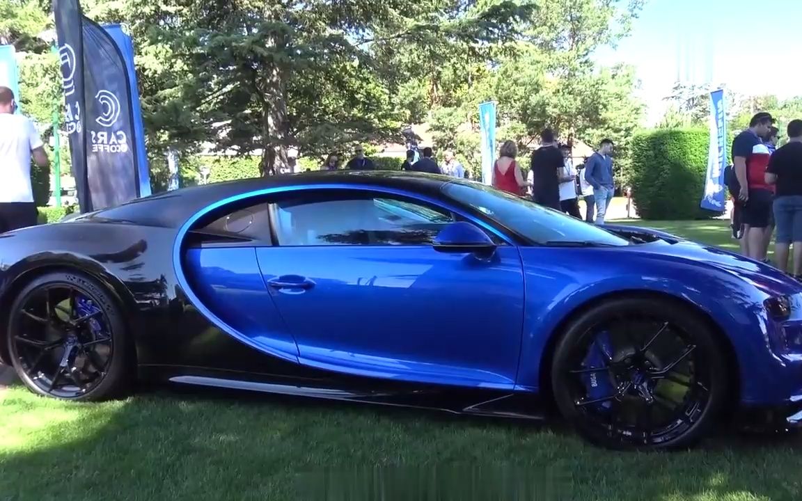 蓝色的龙王布加迪chiron sport,其他车停旁边彻底尴尬了_哔哩哔哩