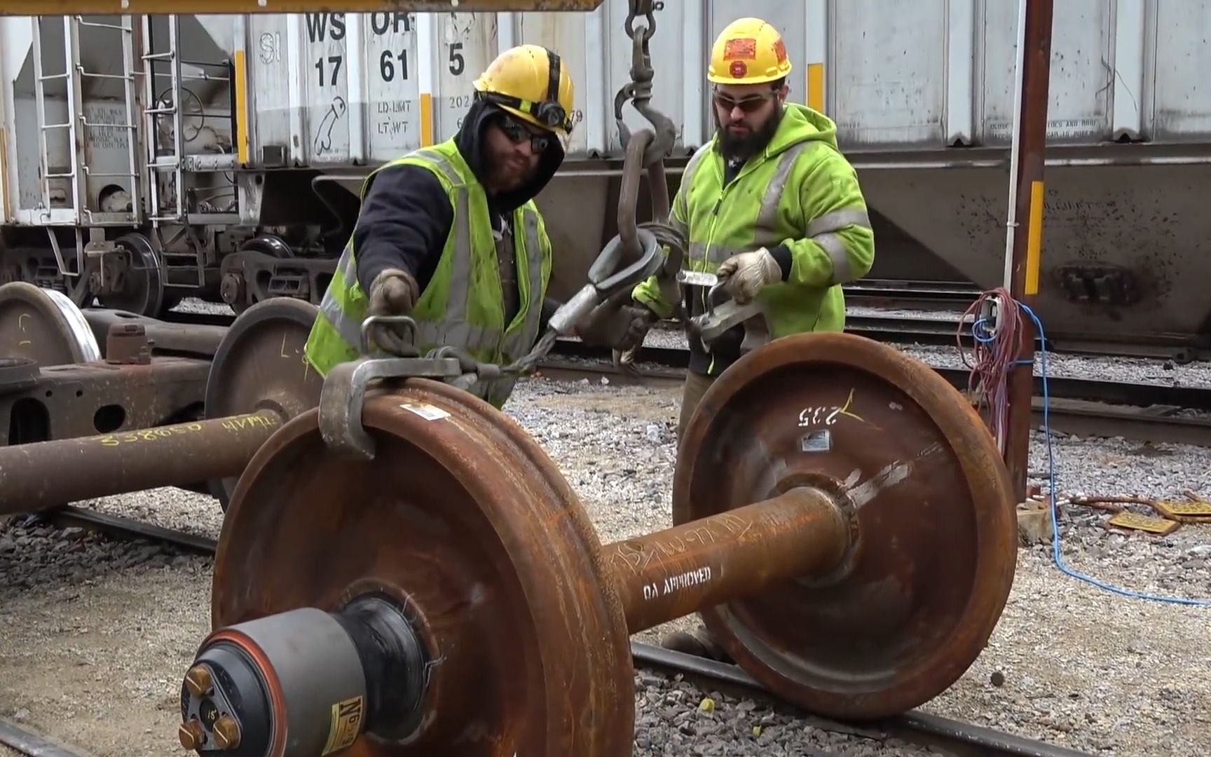 为什么俄罗斯铁轨不和别国一样,非要坚持用宽轨?看完长知识了!