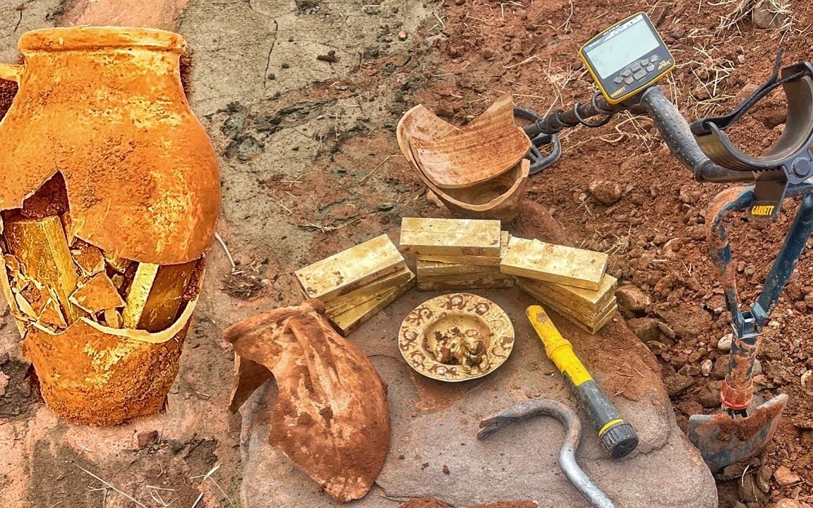 男子到山上寻宝,意外挖到神秘大宝藏,都是古代贵族人留下的