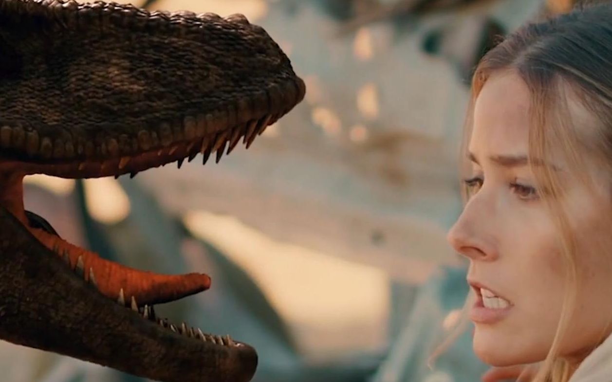 影视:美女一觉醒来,看到一头恐龙想要吃掉自己,一部科幻电影