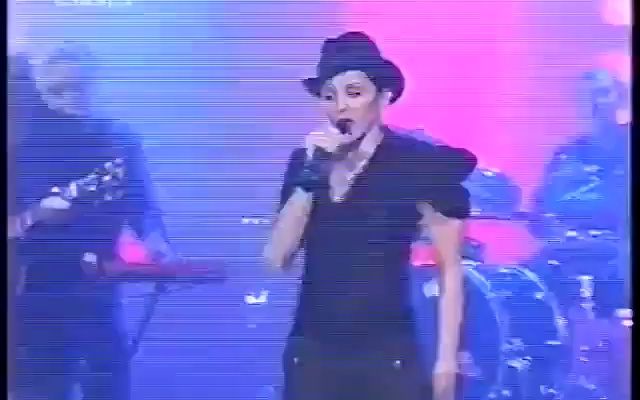 【美式生活】Madonna  American Life (Live 2003 Absolut Madonna German TV Special)哔哩哔哩bilibili